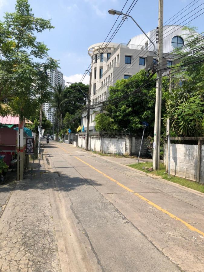 Trio House Aparthotel Bangkok Bagian luar foto